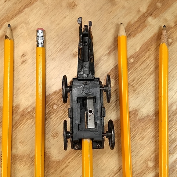 Collectable Metal Die Cast Horse & Stagecoach pencil sharpener - Picture 9 of 13